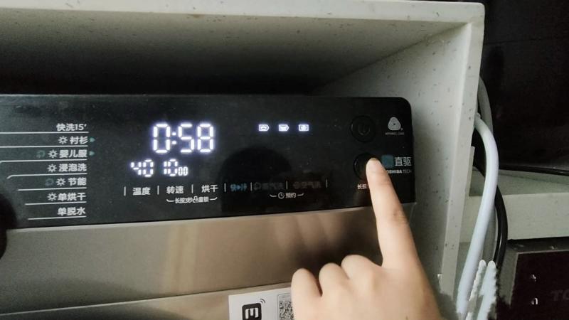 全自动洗衣机怎么使用（滚筒洗衣机新手教程图解）